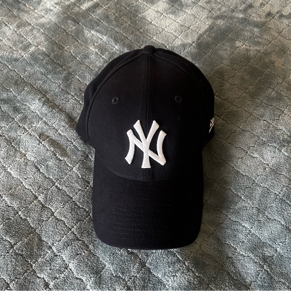 New Era Black Cap with White NY Emblem‎ Yankees cap